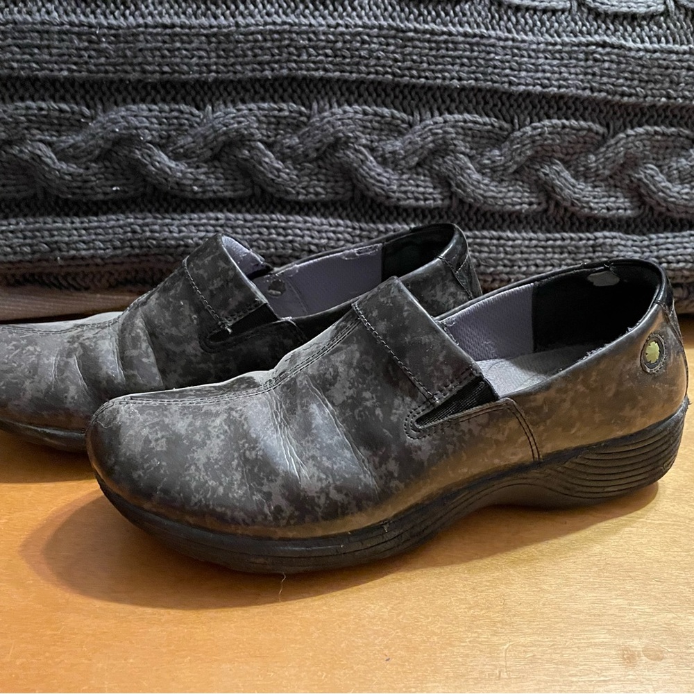 Women nursing shoes
